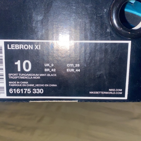 Lebron 11 South beach size 10 - Picture 2 of 6
